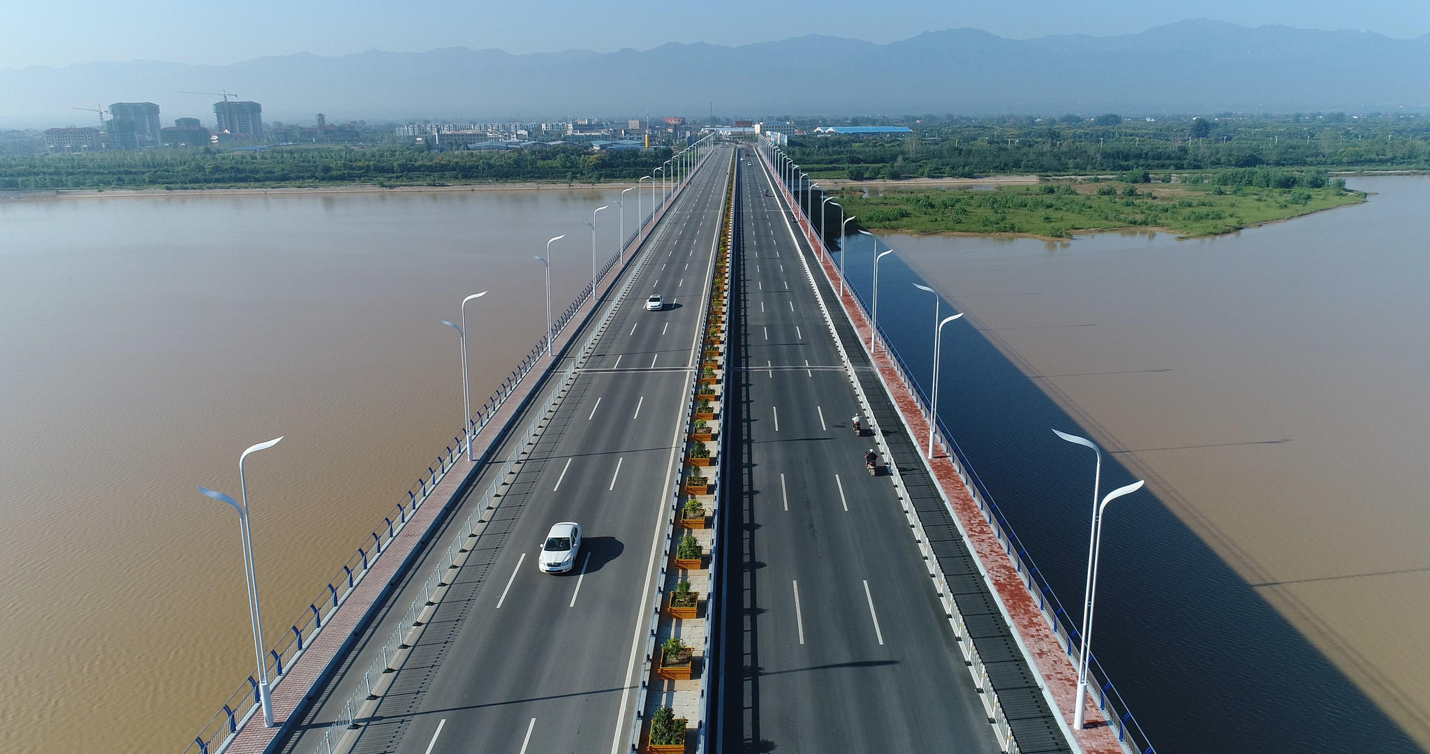 渭河大桥杨凌4K航拍原始素材视频的预览图