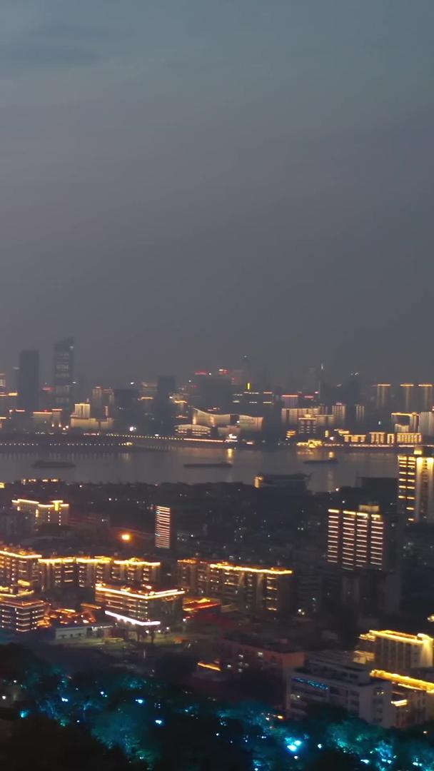 航拍城市风景武汉地标建筑黄鹤楼长江大桥夜景灯光素材视频的预览图