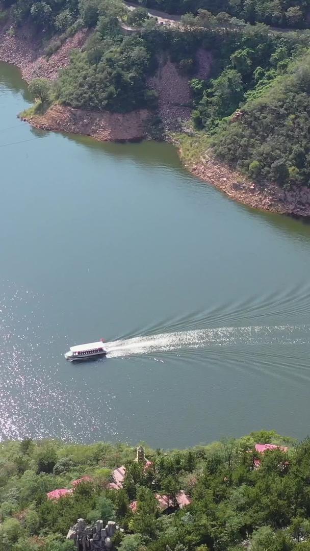 航拍河北邯郸京娘湖及游船视频的预览图