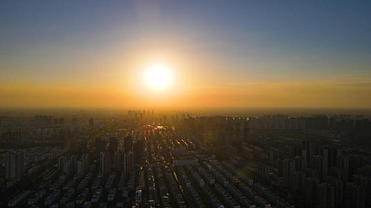 4K航拍城市夕阳曙光视频的预览图