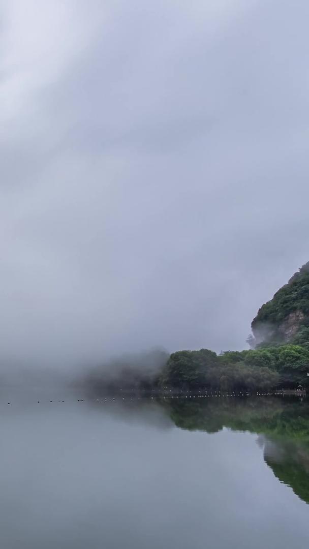 西安翠华山天池云雾缭绕延迟视频的预览图