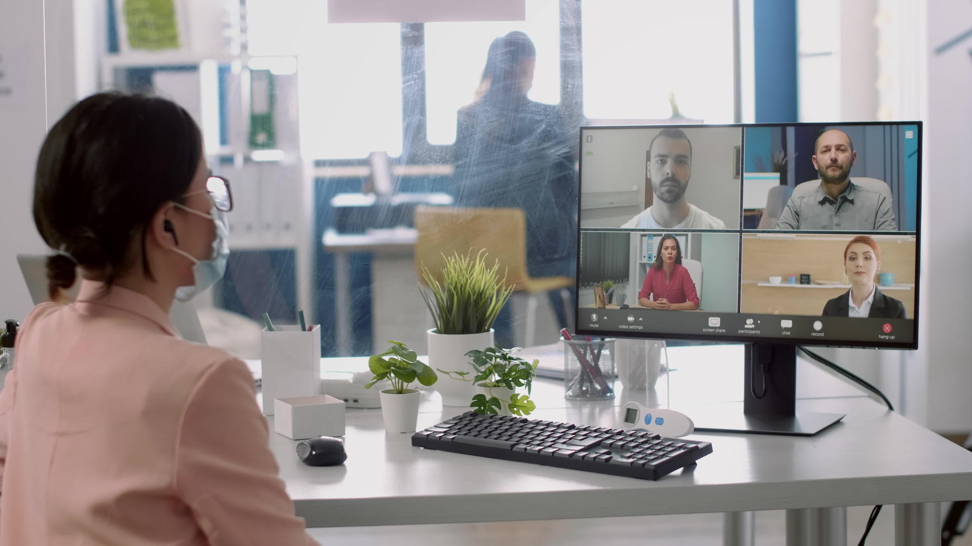 执行女商人具的女商人在线视频电话会议在线视频会议视频的预览图