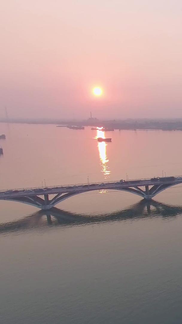 清远大桥航拍视频的预览图