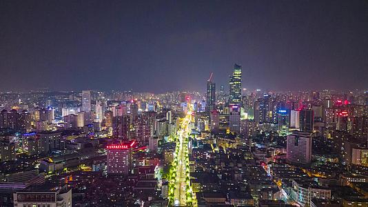 云南昆明城市夜景交通航拍移动延迟视频的预览图