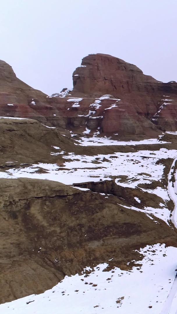 大雪中雅丹地质公园视频的预览图
