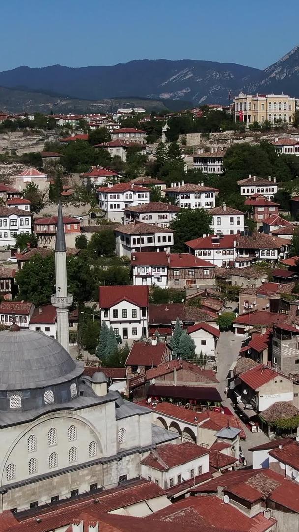 著名的旅游城市土耳其航拍番红花城全景视频的预览图