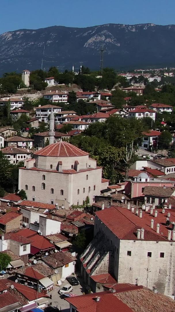 著名的旅游城市土耳其航拍番红花城全景视频的预览图