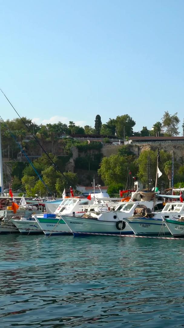 收集土耳其地中海安塔利亚码头游艇视频的预览图