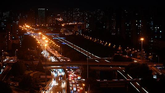北京广渠门桥高峰期车流视频的预览图