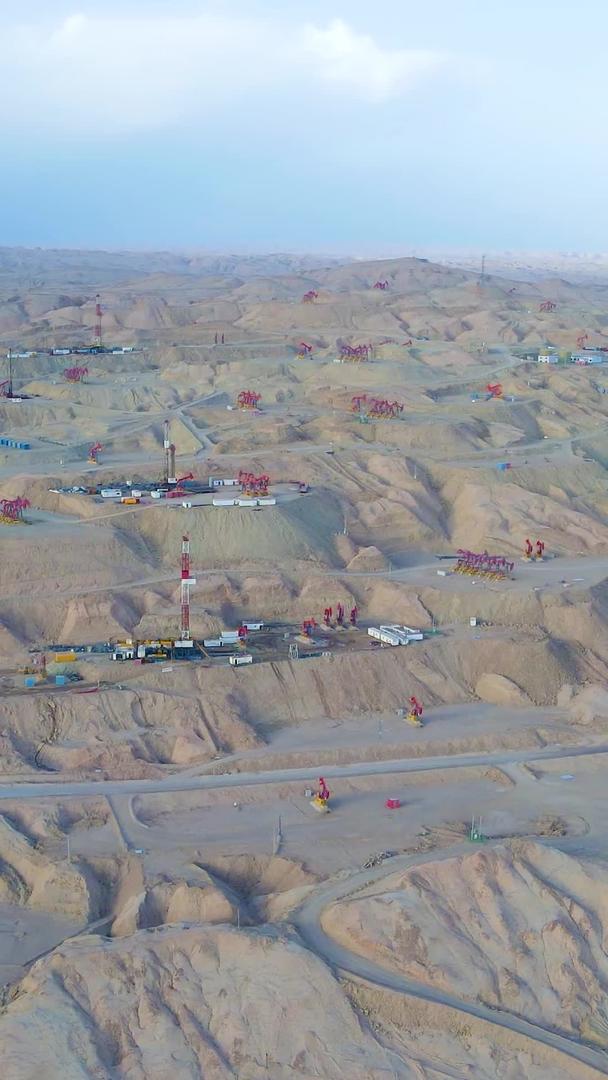 中国石油青海油田大景航拍视频视频的预览图