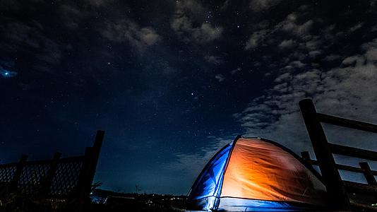 8K星空星空下的帐篷视频的预览图