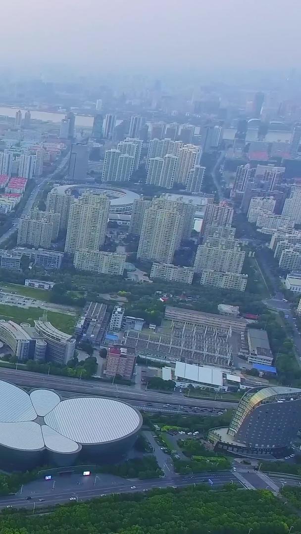 上海世纪大道陆家嘴航拍视频的预览图