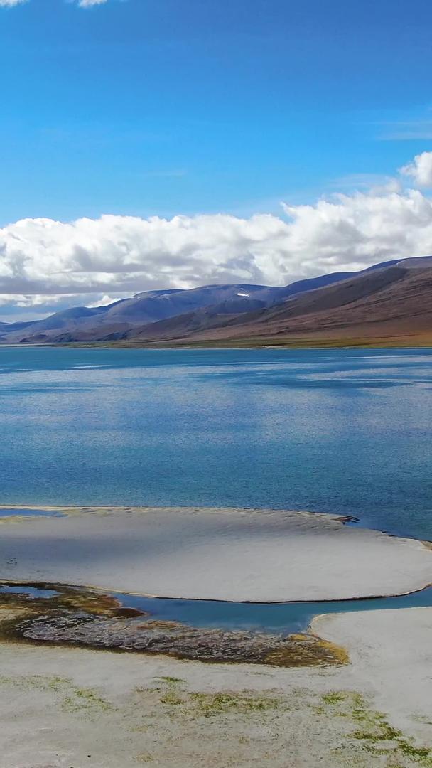 西藏高原蓝色圣湖昂孜航拍错误视频视频的预览图