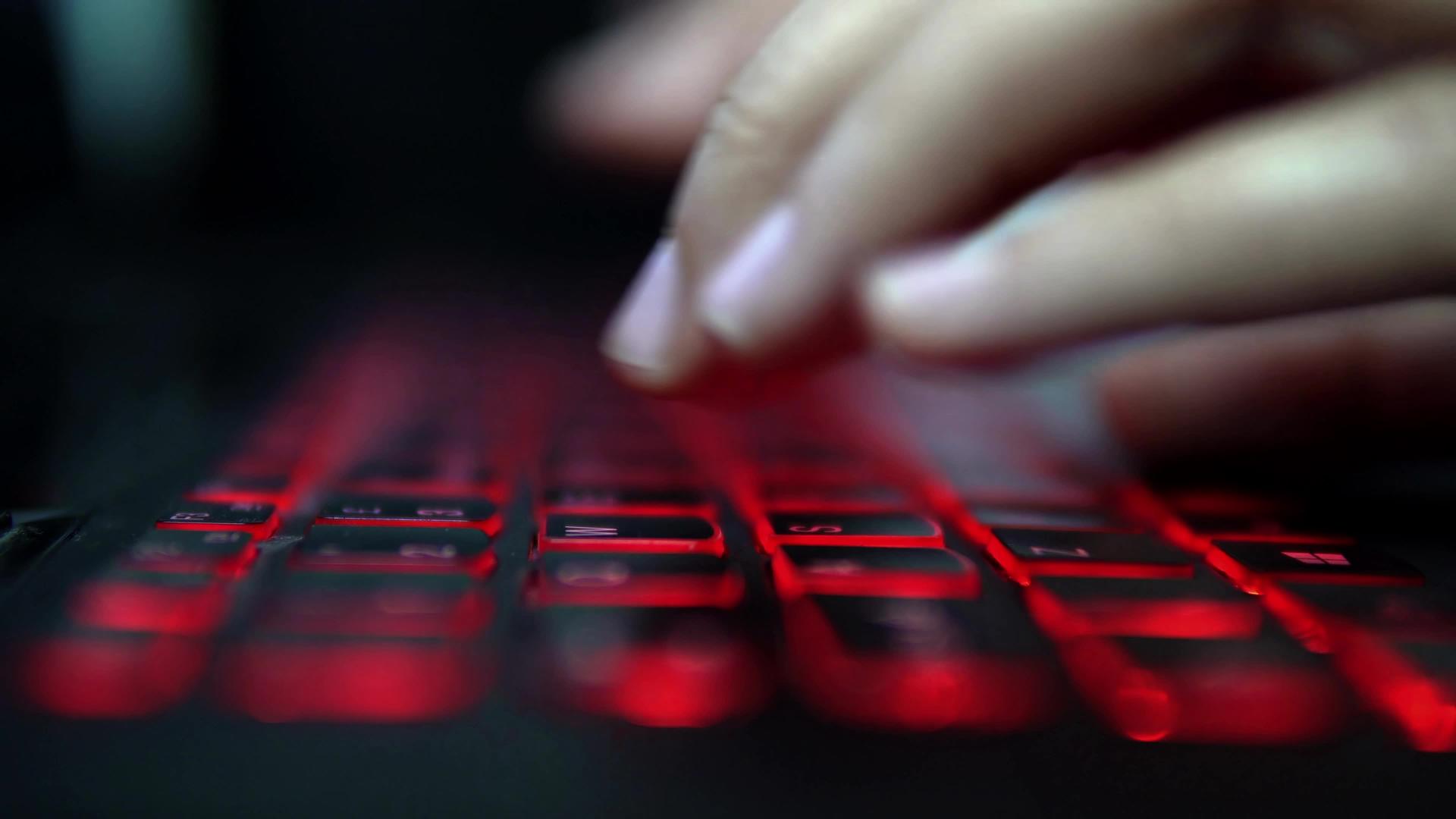 手指录音红灯键盘笔记本电脑技术创业成功程序员视频的预览图