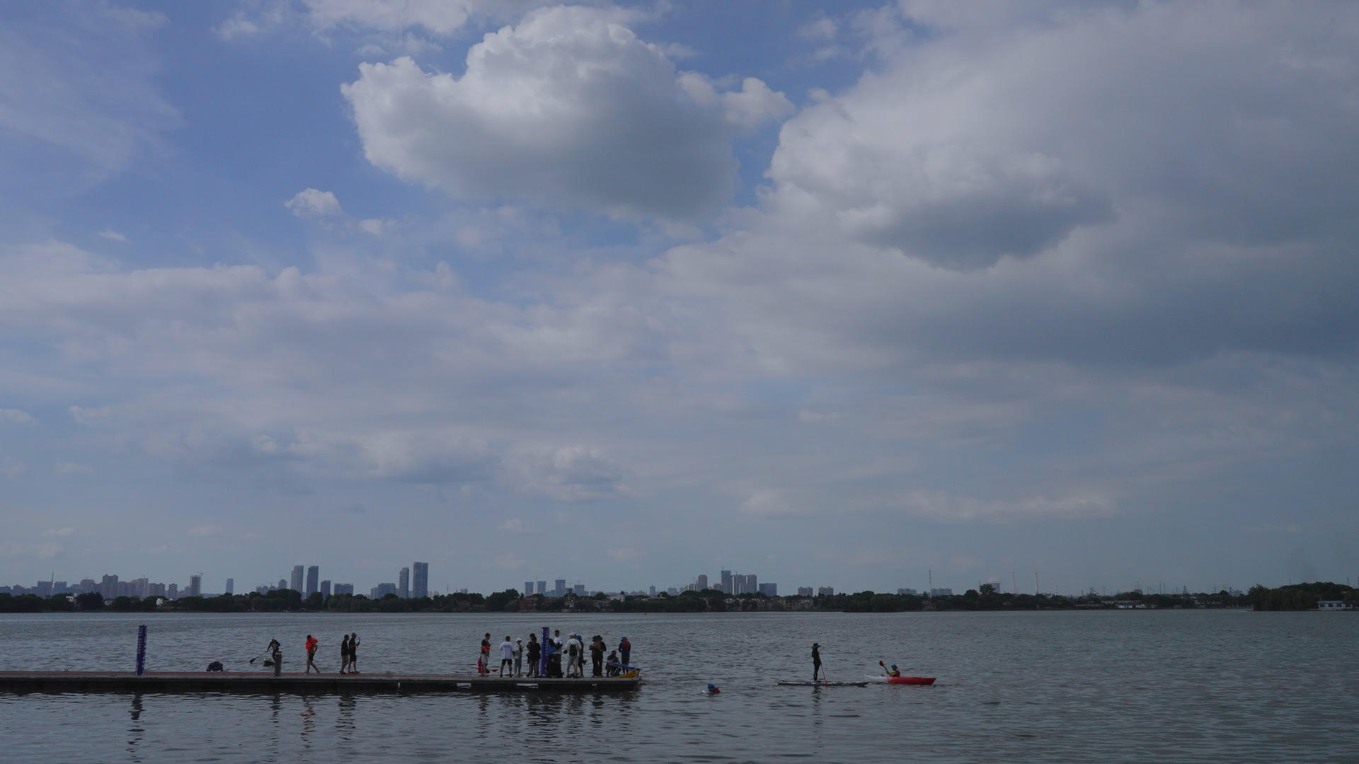 城市夏天消暑降温休闲娱乐跳水运动健身4k素材视频的预览图
