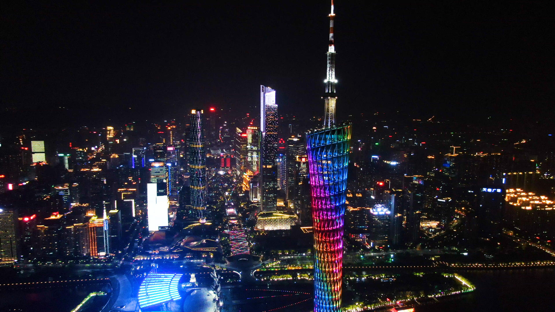 广州塔小蛮腰4K高清航拍美丽灯光夜景视频的预览图