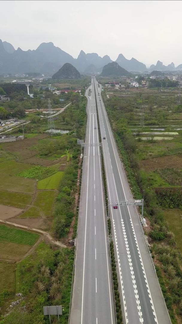 桂林高速公路风景高速公路城郊高速公路竖屏视频的预览图