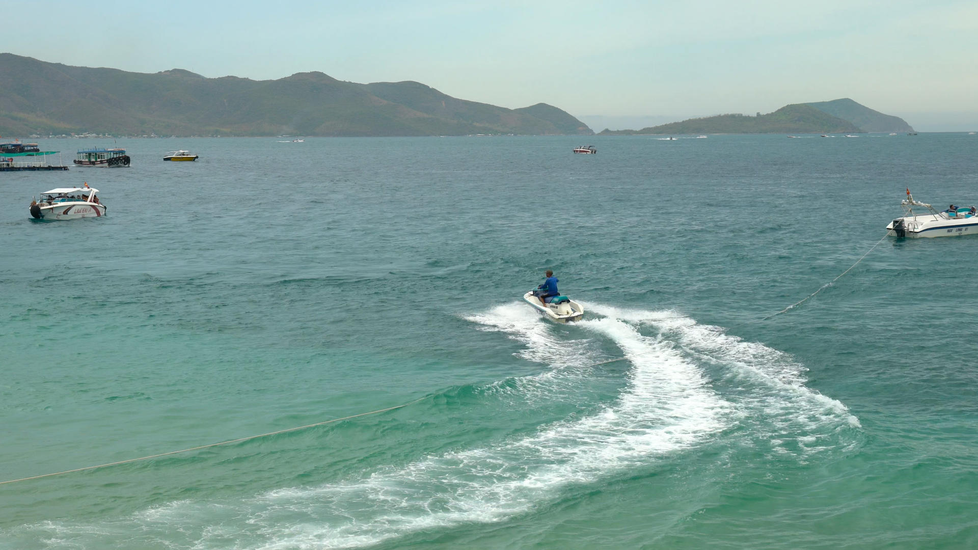芽庄摩托艇4K实拍视频的预览图