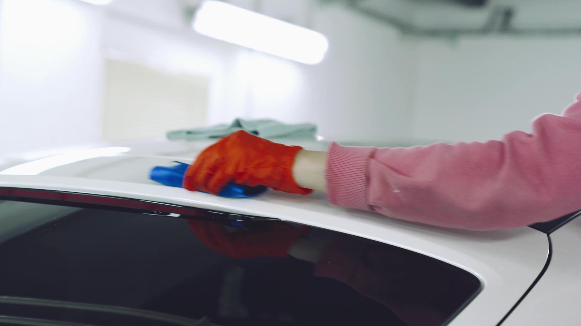 纳米陶瓷汽车人工保护车身视频的预览图