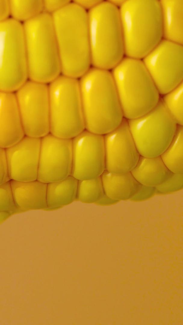 玉米油滴落视频的预览图