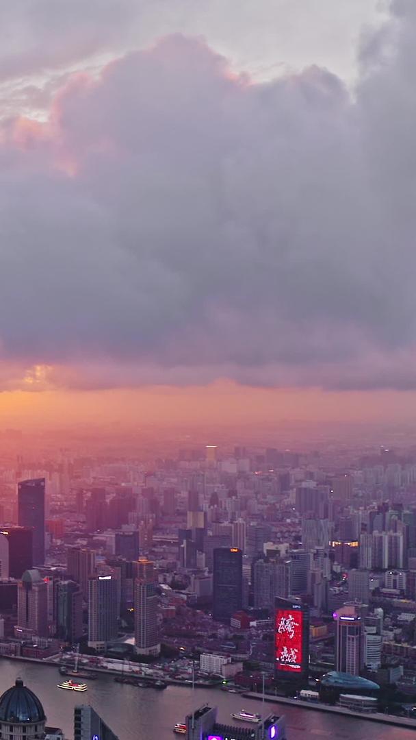 上海陆家嘴天际线红色晚霞航拍视频的预览图