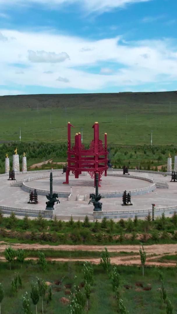 内蒙古小县城旋转航拍具有蒙古族特色的景观雕塑视频的预览图