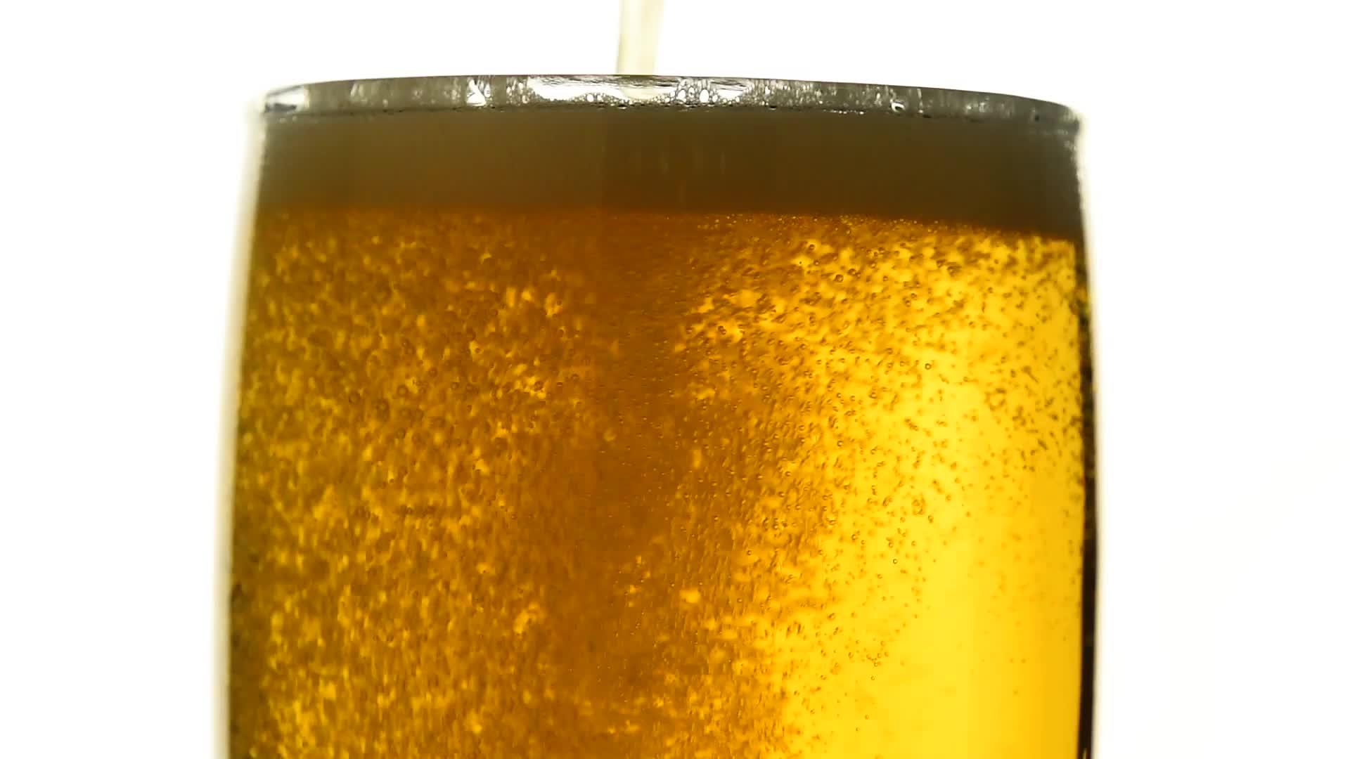啤酒里装满了玻璃泡泡视频的预览图