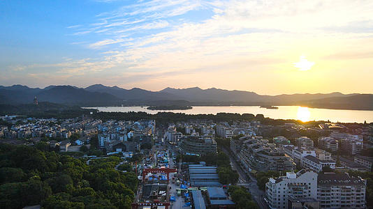 杭州地标西湖黄昏夕阳航拍4K视频的预览图