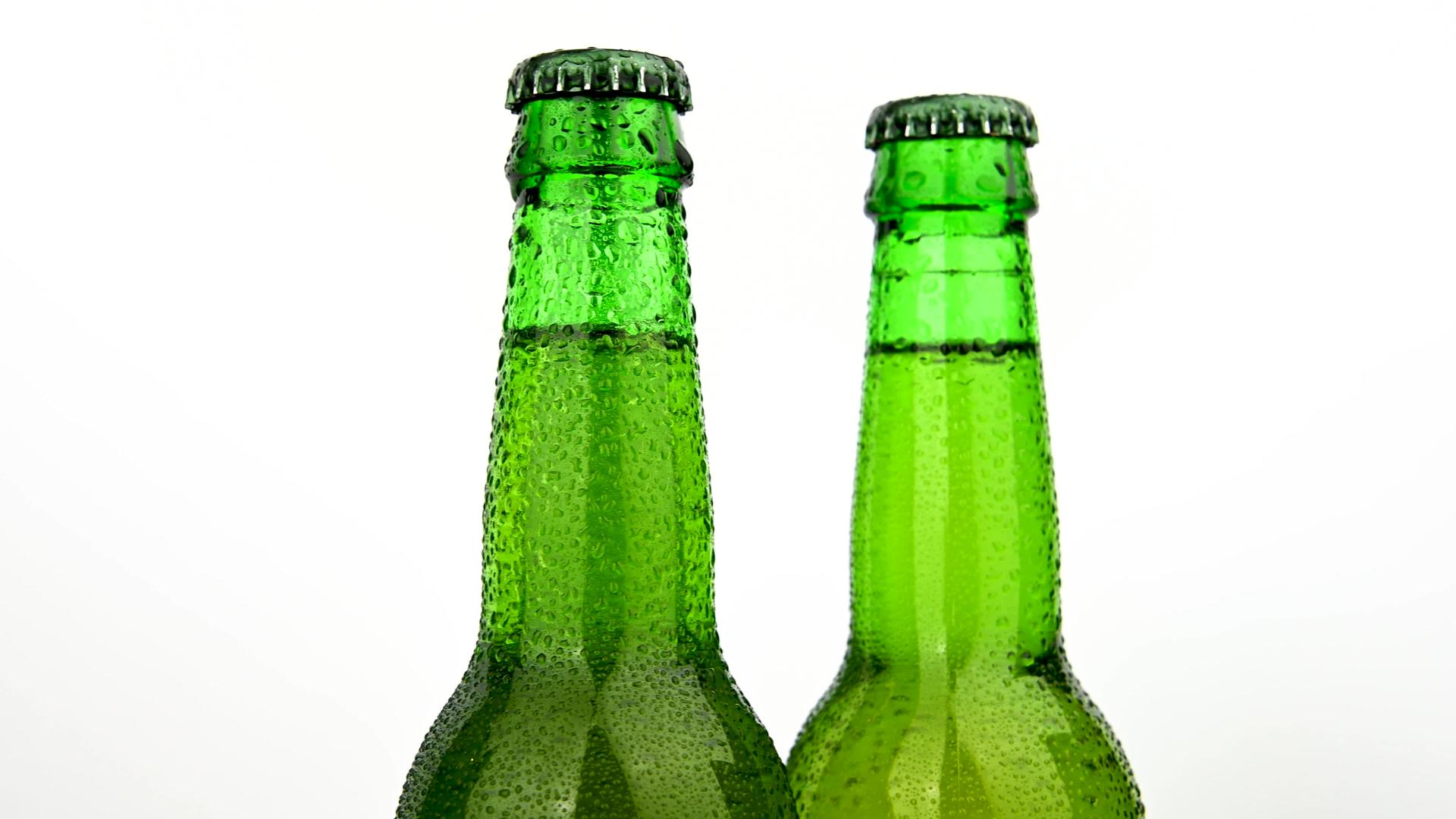 绿色啤酒瓶视频的预览图