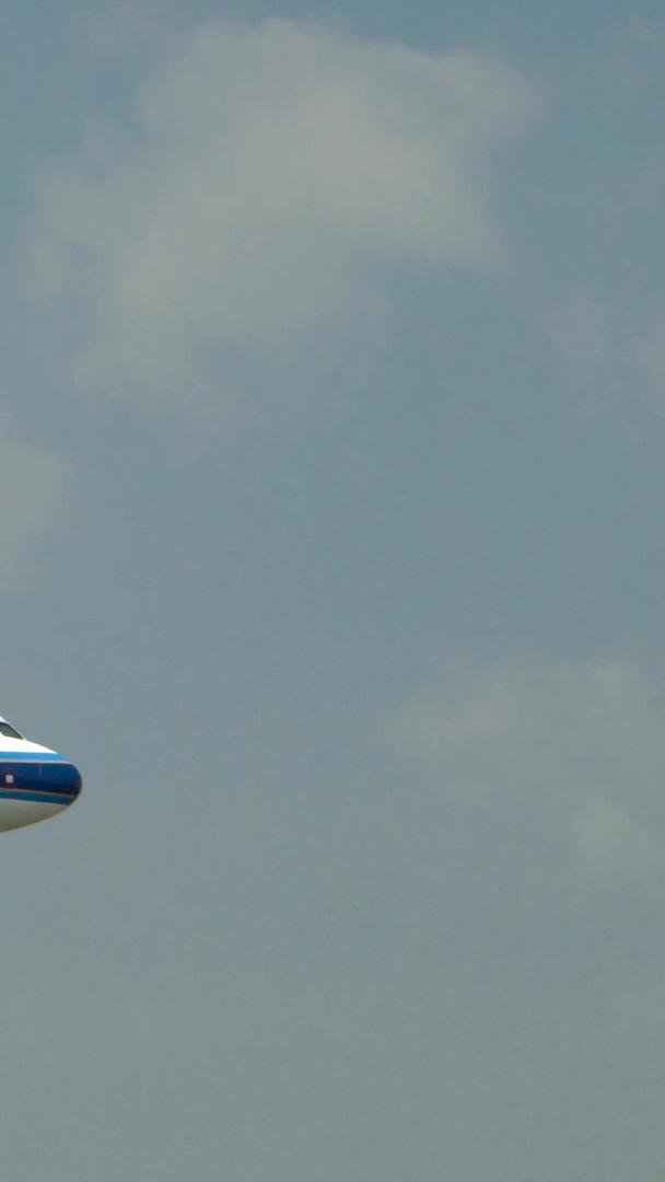 海南三亚凤凰机场飞机降落拍摄集合视频的预览图