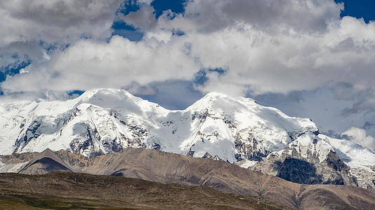 8k延时最美西藏317国道雪山冰川视频的预览图