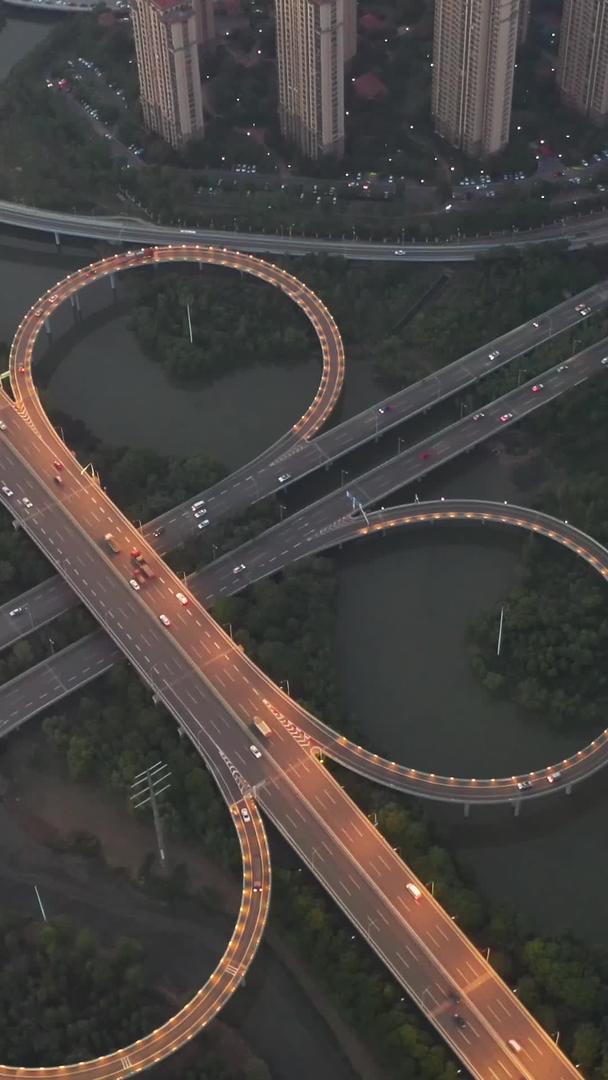 航拍城市风光中国结形高架桥立交桥立体交通夜景素材视频的预览图