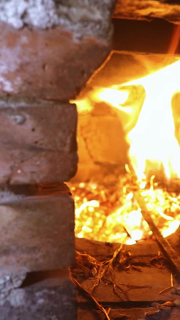 火炉壁炉多角度拍摄篝火燃烧材料视频的预览图