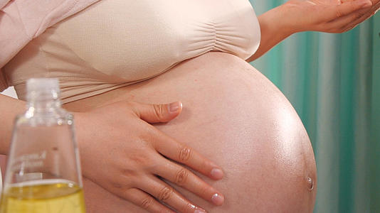 孕妇妊娠纹护理视频的预览图