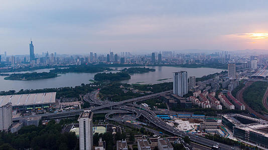 南京新庄立交紫峰城市天际线航拍延时视频的预览图