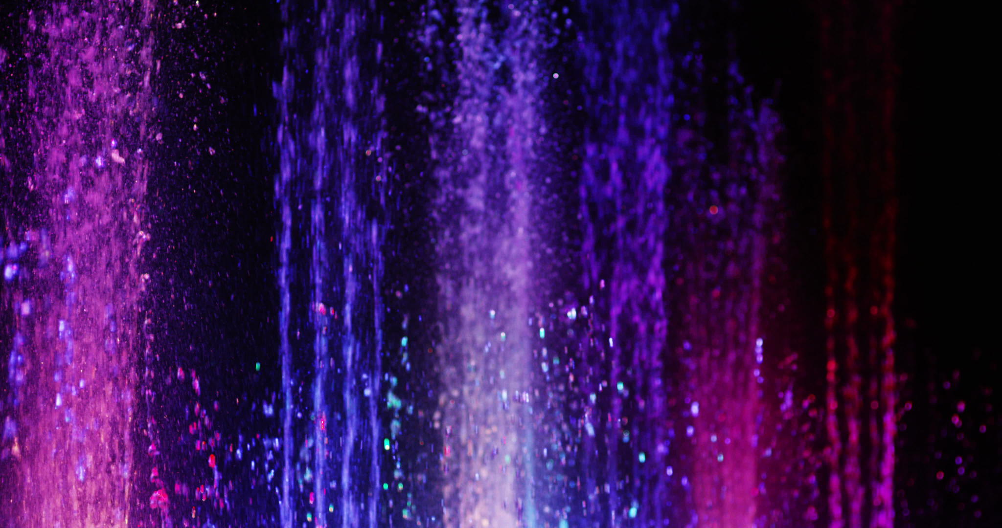 慢慢地移动彩色喷泉视频的预览图