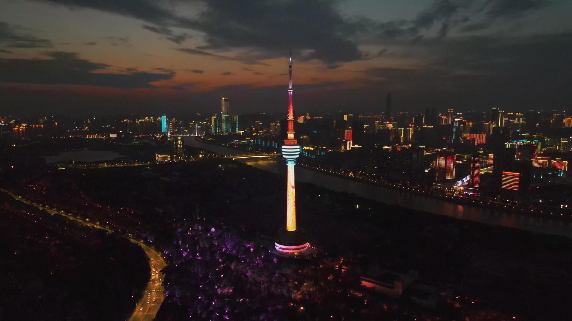 航拍夜色中的武汉电视塔和城市夜景视频的预览图
