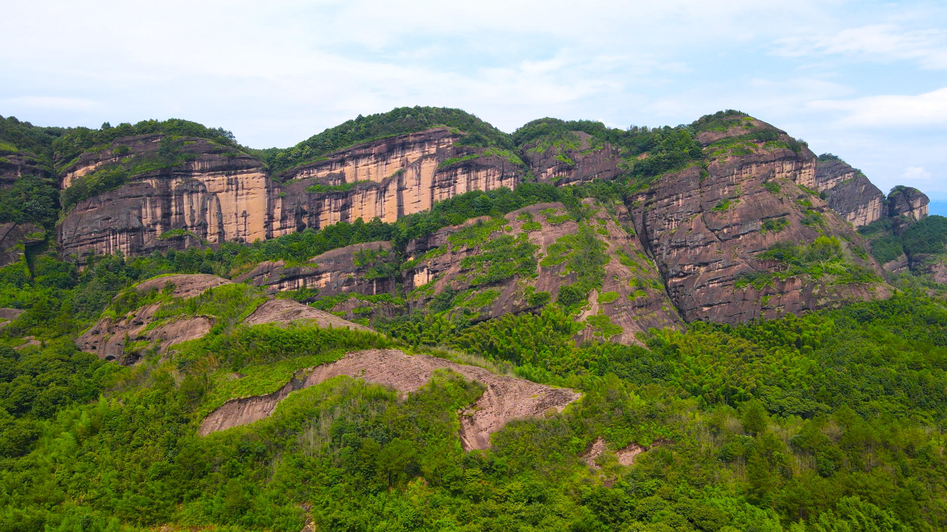 5A风景区龙虎山地标丹霞山脉山地航拍环绕4K视频的预览图