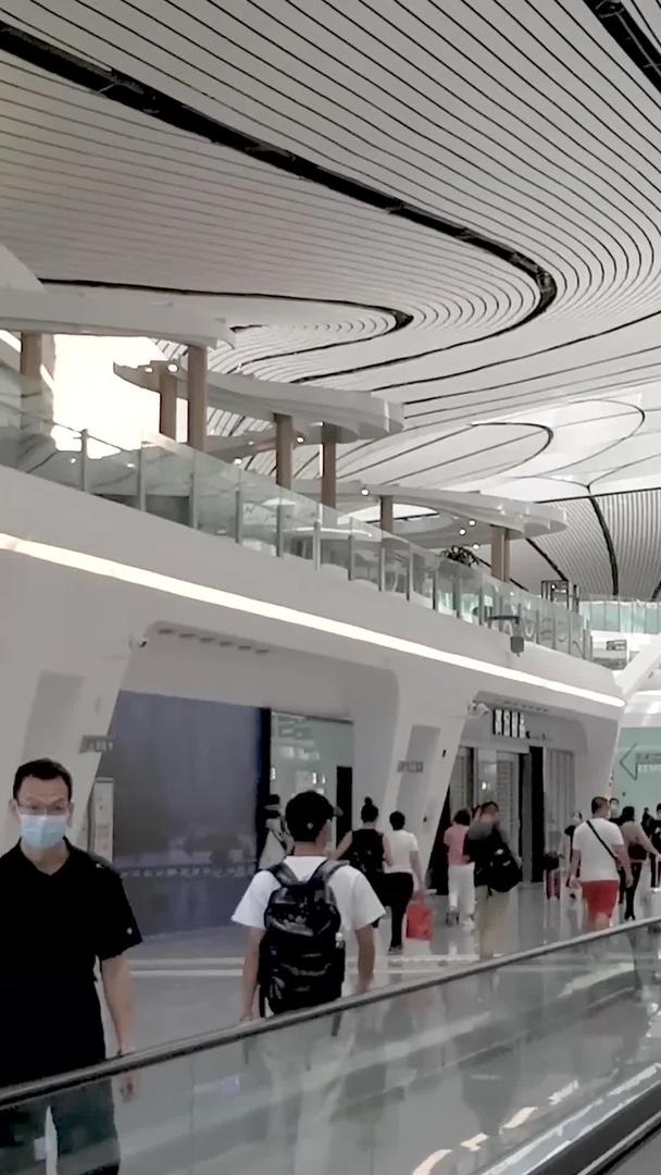 北京机场运营商旅人口繁忙视频的预览图