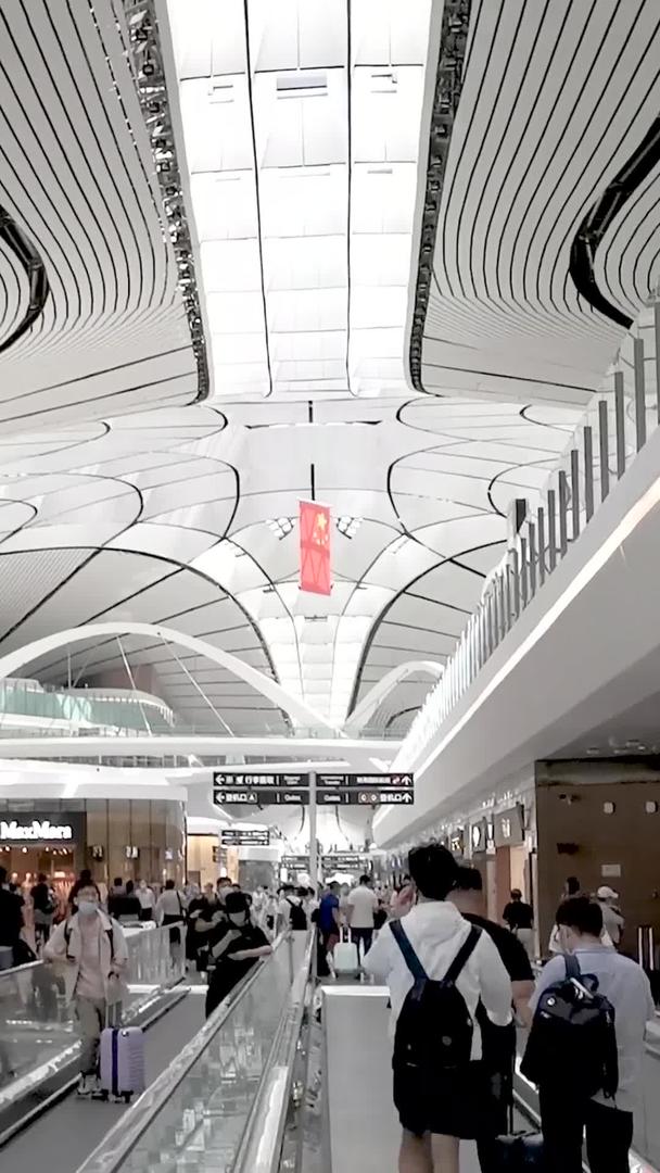 北京机场运营商旅人口繁忙视频的预览图