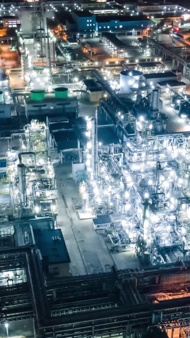 航拍石化钢厂生产污染排放夜景延时摄影视频的预览图