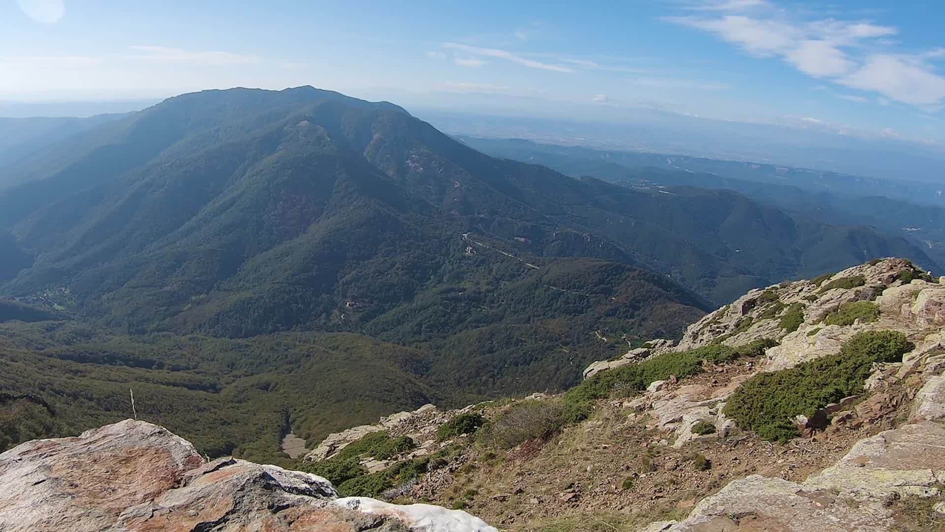 加泰罗尼亚的西班牙山区蒙塞尼山峰古德山峰视频的预览图