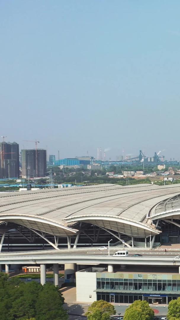 武汉重启后的航拍高铁站武汉站视频的预览图