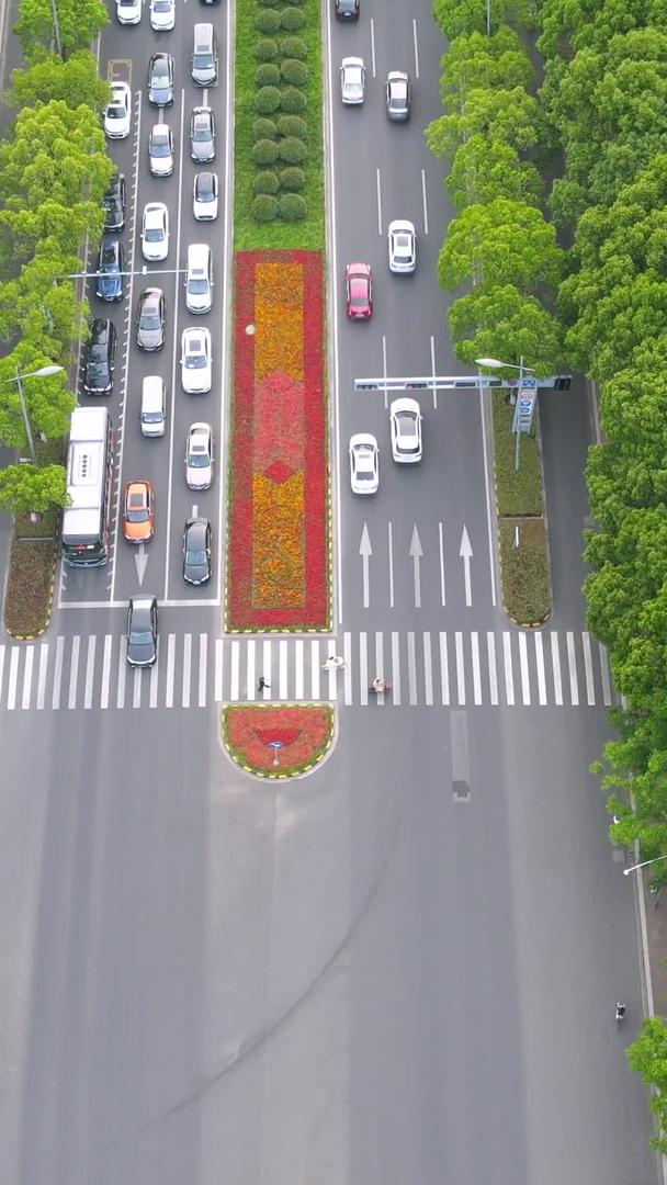 城市交通车流航拍视频的预览图