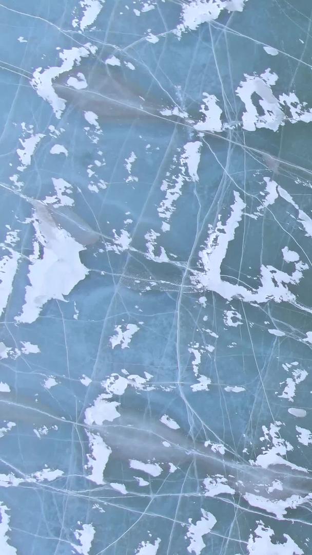 航拍结冰冰面视频的预览图