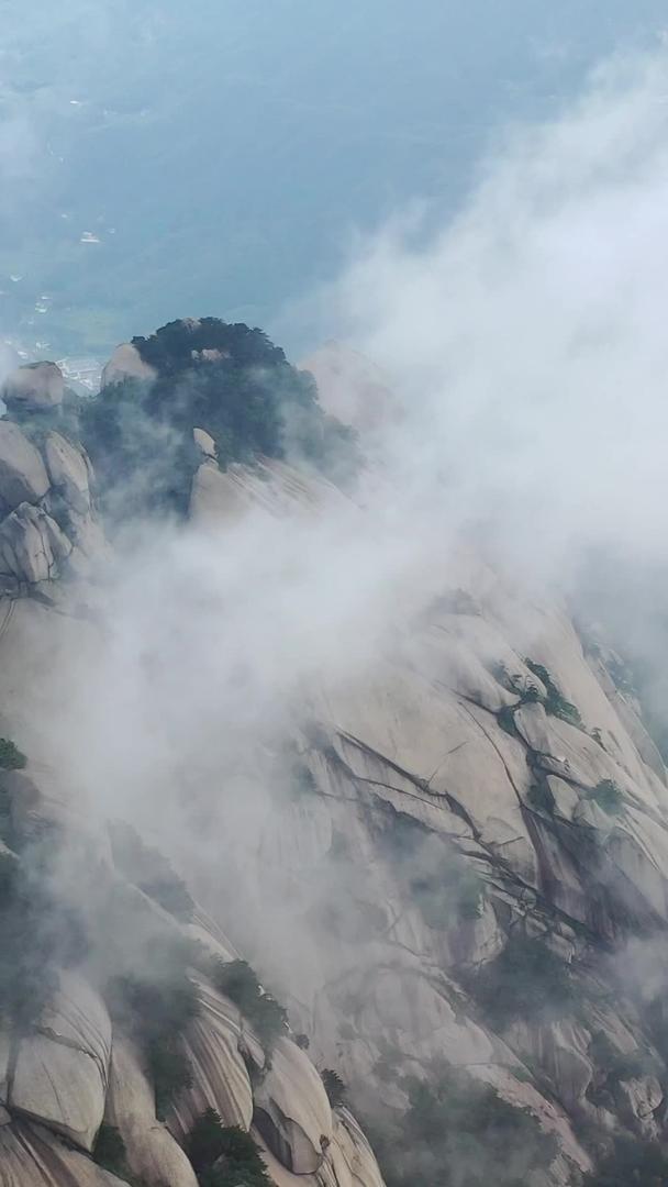 天柱山峰及云海航拍视频视频的预览图