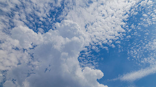 夏日高温云蓝天白云素材8k延时视频的预览图