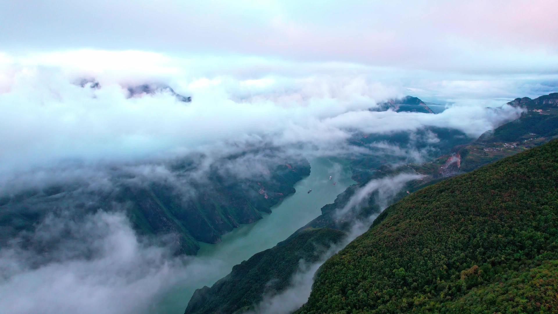长江三峡巫峡段4K自然山河风光航拍视频视频的预览图