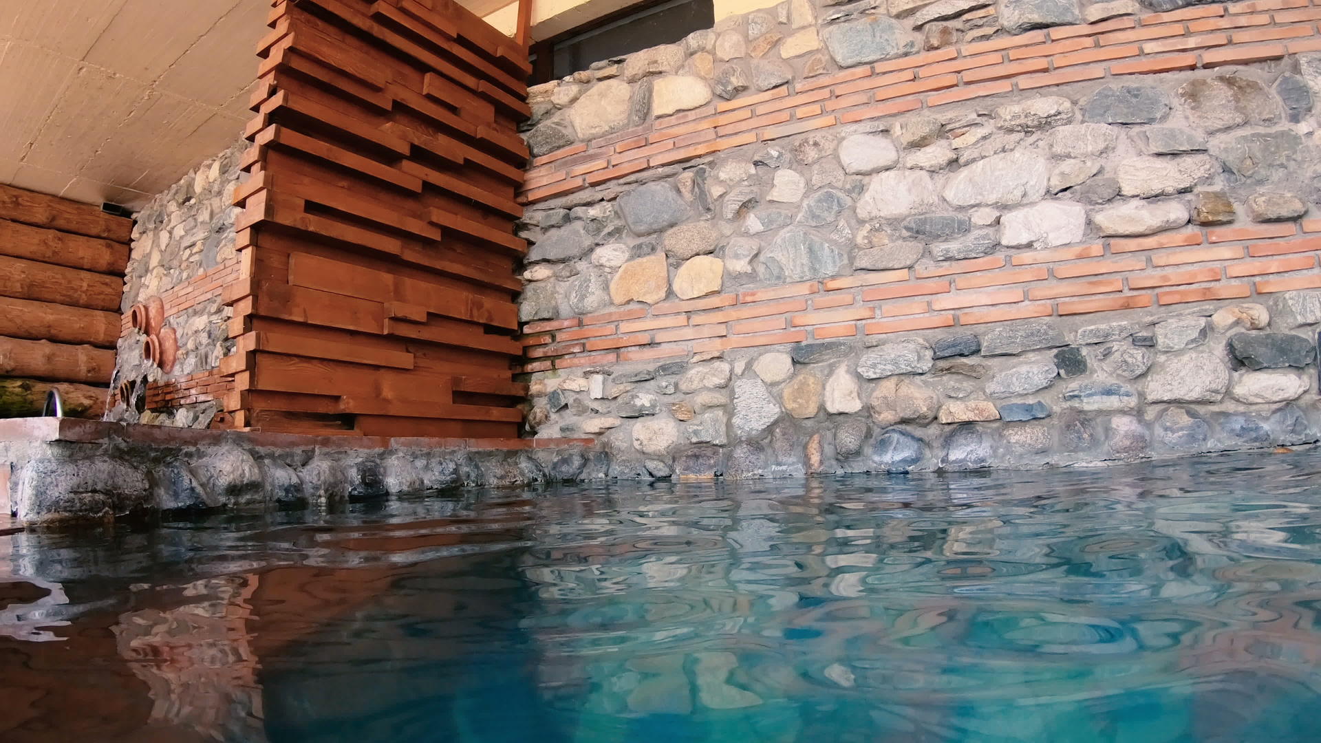 塔吉克斯坦豪华温泉用于放松和水疗视频的预览图