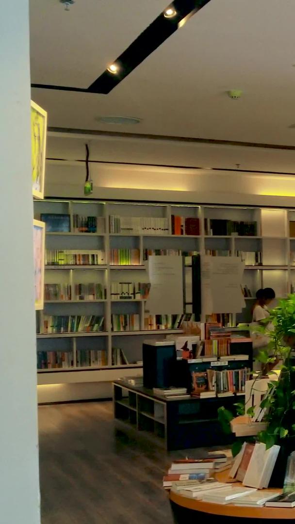 图书馆运动空镜头视频的预览图